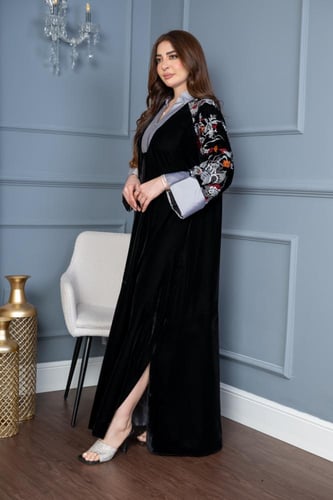 جلابية مخمل بياقة شانتون تفتة و أكمام مخمل مورد