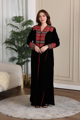 جلابية مخمل ممزوجة بقماش السدو التراثي