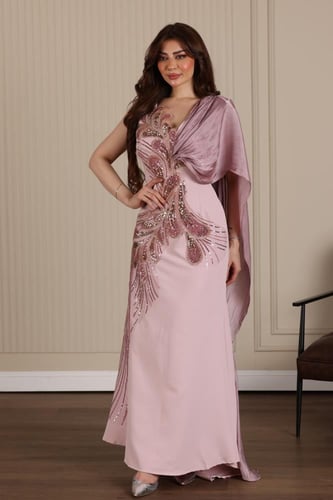 فستان كريب بتطريز طاؤوس