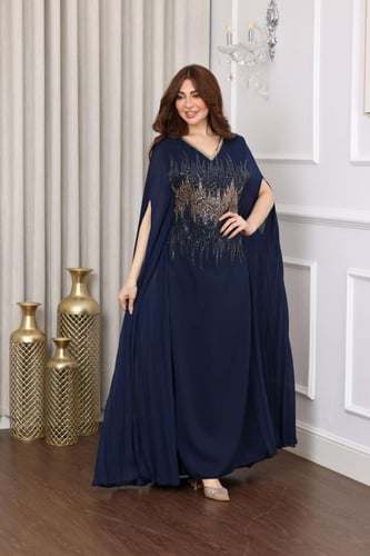 جلابية كريب مطرزة بالترتر في في الوسط بإضافة خامة...