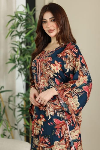 جلابية رايون قطن ( فراشة ) بتطريز خفيف في الصدر