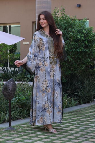 جلابية بخام باربي مشجر وتطريز في الصدر والاكمام بر...