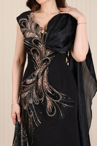 فستان كريب بتطريز طاؤوس