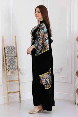 جلابية مخمل فراشة بتطريز شك يدوي في الصدر ممزوجة ب...