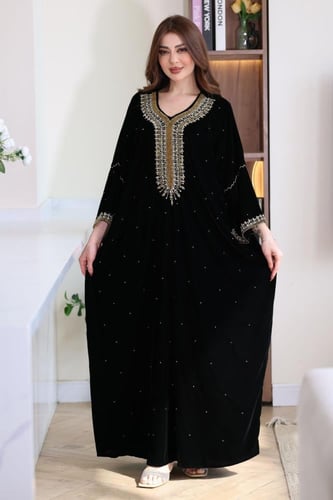 جلابية مخمل فراشة بتطريز شك يدوي وفصوص كرستالات