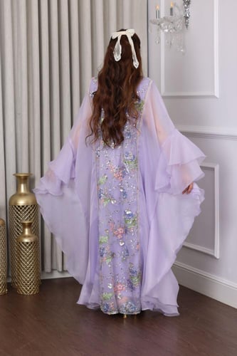 جلابية بخامة اورجنزا والتل المطرز بالورود الجميلة