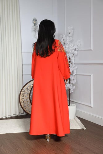 جلابية بخامة باربي بتطريز راقي في الرقبة والكم وإض...