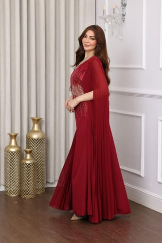 جلابية كريب مطرزة بالترتر في في الوسط بإضافة خامة...