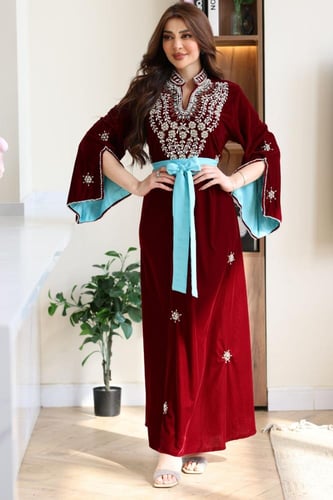 جلابية مخمل بتطريز شك يدوي كرستالات