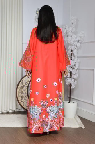 جلابية بخامة باربي بتطريز راقي في الرقبة والكم وإض...