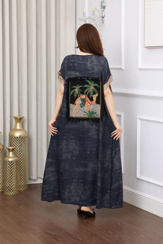 جلابية بصورة الهوية الوطني في الظهر