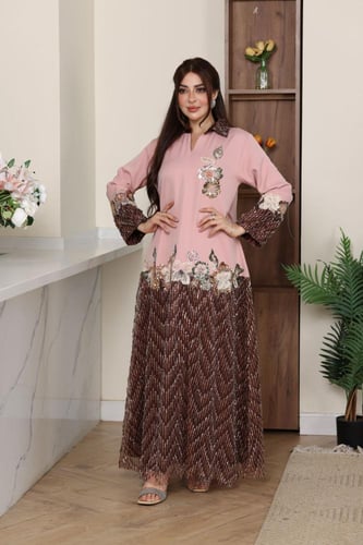 جلابية باربي برقبة قلاب ممزوجة بورود تل مطرزة