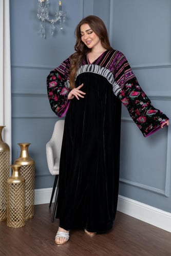 جلابية مخمل بأكمام مخمل مورد وجميل