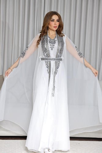 جلابية قفطان قطعتين فراشة بتطريز عريض في الصدر و ب...