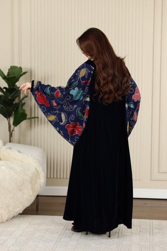 جلابية مخمل بتطريز شك في الصدر وأكمام شيفون مورد و...