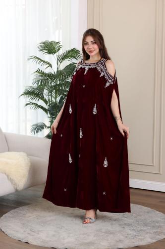 جلابية مخمل استقبال مطرزة باللول والكرستال وفتحة ف...