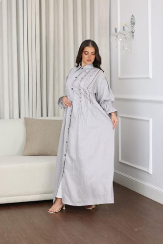 جلابية لينن بكسرات وتطريز شك في الصدر والاكمام