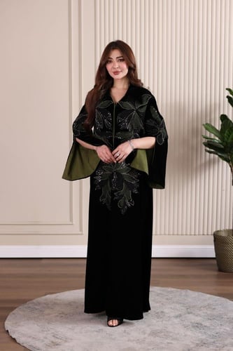 جلابية مخمل بتطريز مورد