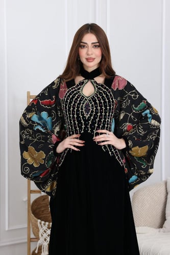 جلابية مخمل بتطريز شك في الصدر وأكمام شيفون مورد و...