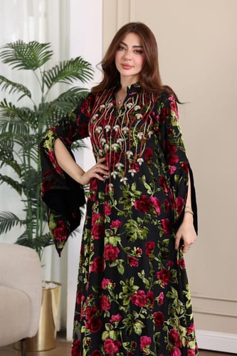 جلاية شيفون مورد مخمل بتطريز شك وكرستال في الصدر