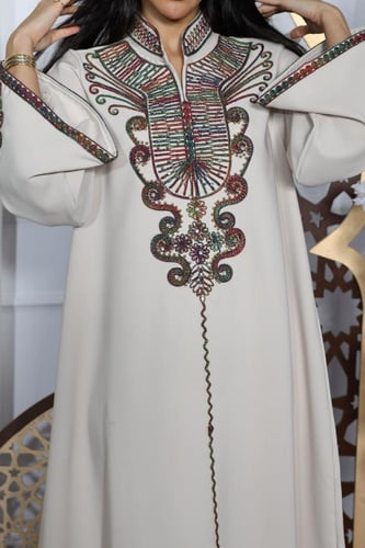 جلابية بخامة باربي بتطريز راقي في الرقبة والكم وإض...