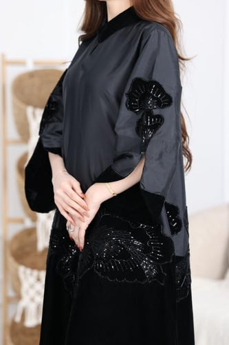 جلابية مخمل ممزوجة بخامة تفته واقفة وكلفة مطرزة في...