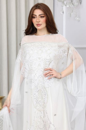 فستان تل بكلفة مطرزة