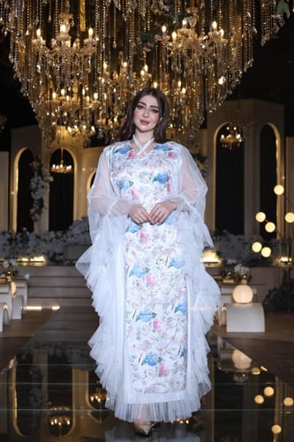 جلابية سهرة من التل المبطن وتطريز كامل في الامام و...