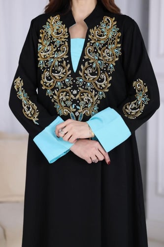 جلابية لينن بتطريز شك يدوي فاخر في الصدر