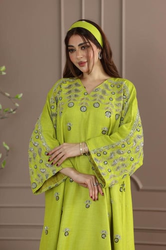 جلابية لينن كويتية بتطريز شك راقي على كامل الجلابي...