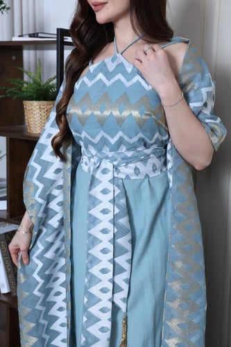 طقم افرول جميل مع شال طويل ابيض وذهبي متصل بتل في...