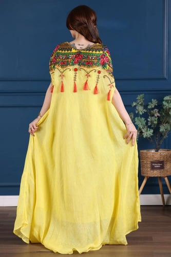 جلابية لينن خيش بتدخيله خامة الشالكي وتطريز أنيق