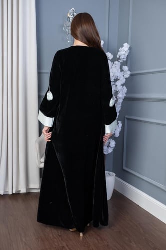 جلابية مخمل بإضافة ورود تفتة رائعة