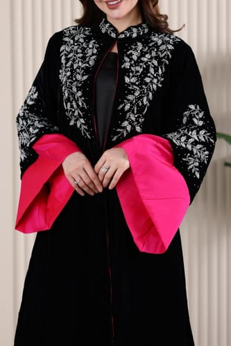 جلابية مخمل قطعتين بتطريز شك يدوي في الصدر و الاكم...