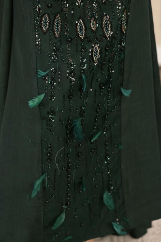 جلابية لينن قطعتين مطرزة وممزوجة بريش النعام