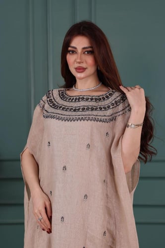 جلابية لينن خيش بتطريز فرعوني جميل في الصدر