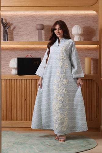 جلابية بتطريز مورد