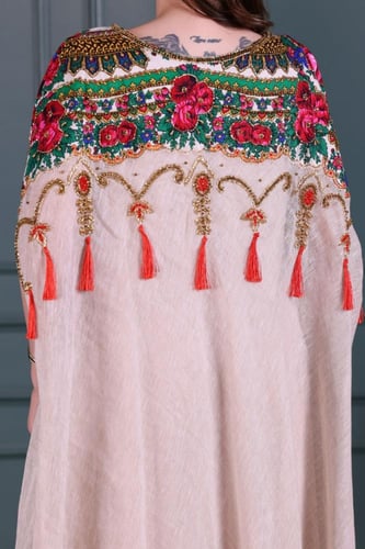 جلابية لينن خيش بتدخيله خامة الشالكي وتطريز أنيق