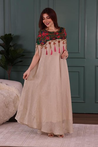 جلابية لينن خيش بتدخيله خامة الشالكي وتطريز أنيق