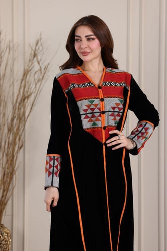 جلابية مخمل ممزوجة بقماش السدو التراثي