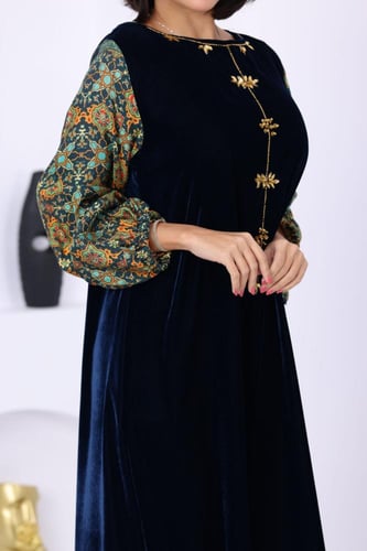 جلابية مخمل بتطريز شك يدوي و اكمام شالكي شيفون