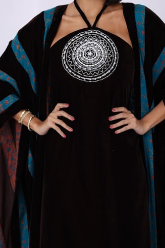 جلابية مخمل قطعتين ممزوجة بقماش كشميري وتطريز في ا...