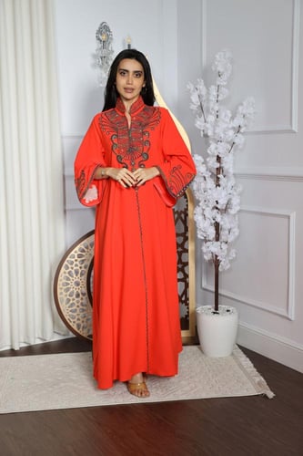 جلابية بخامة باربي بتطريز راقي في الرقبة والكم وإض...