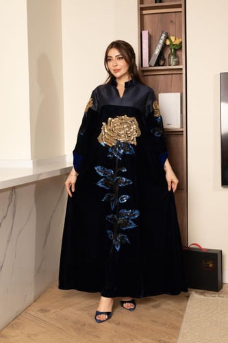 جلابية مخمل ممزوجة بخامة التفتة في الصدر وتطريز من...