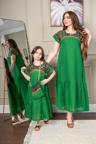 جلابية لينن ( بناتية ) بتطريز رائع في الصدر وحقيبة