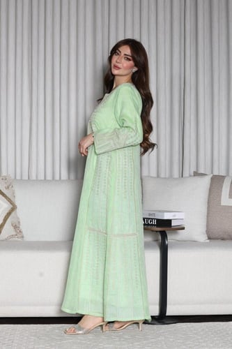 جلابية لينن خيش بتطريز عسيري وألوان صيفية زاهية