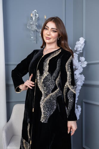 جلابية مخمل فخمة بطريز ذهبي مموج