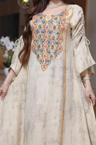 جلابية بتطريز شك يودي في الصدر