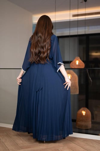 جلابية جورجيت كسرات بكلفة تطريز الطاووس في الوسط