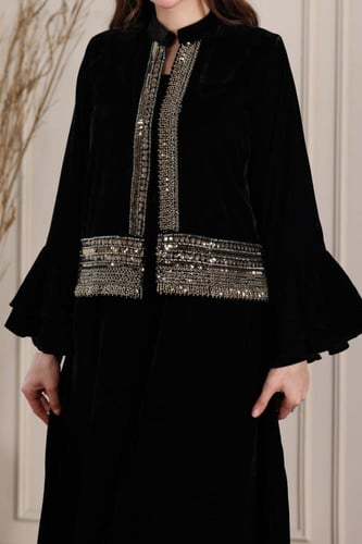 جلابية مخمل قطعتين بجاكيت مطرز ترتر وكم فرنسي